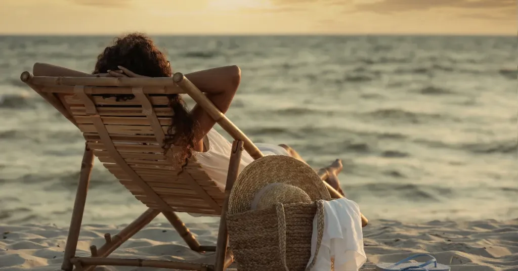 Relaks na plaży w słoneczny dzień