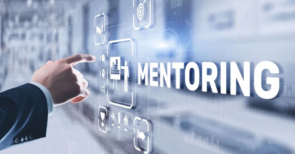 Trener mentalny wskazuje palcem na napis "MENTORING"